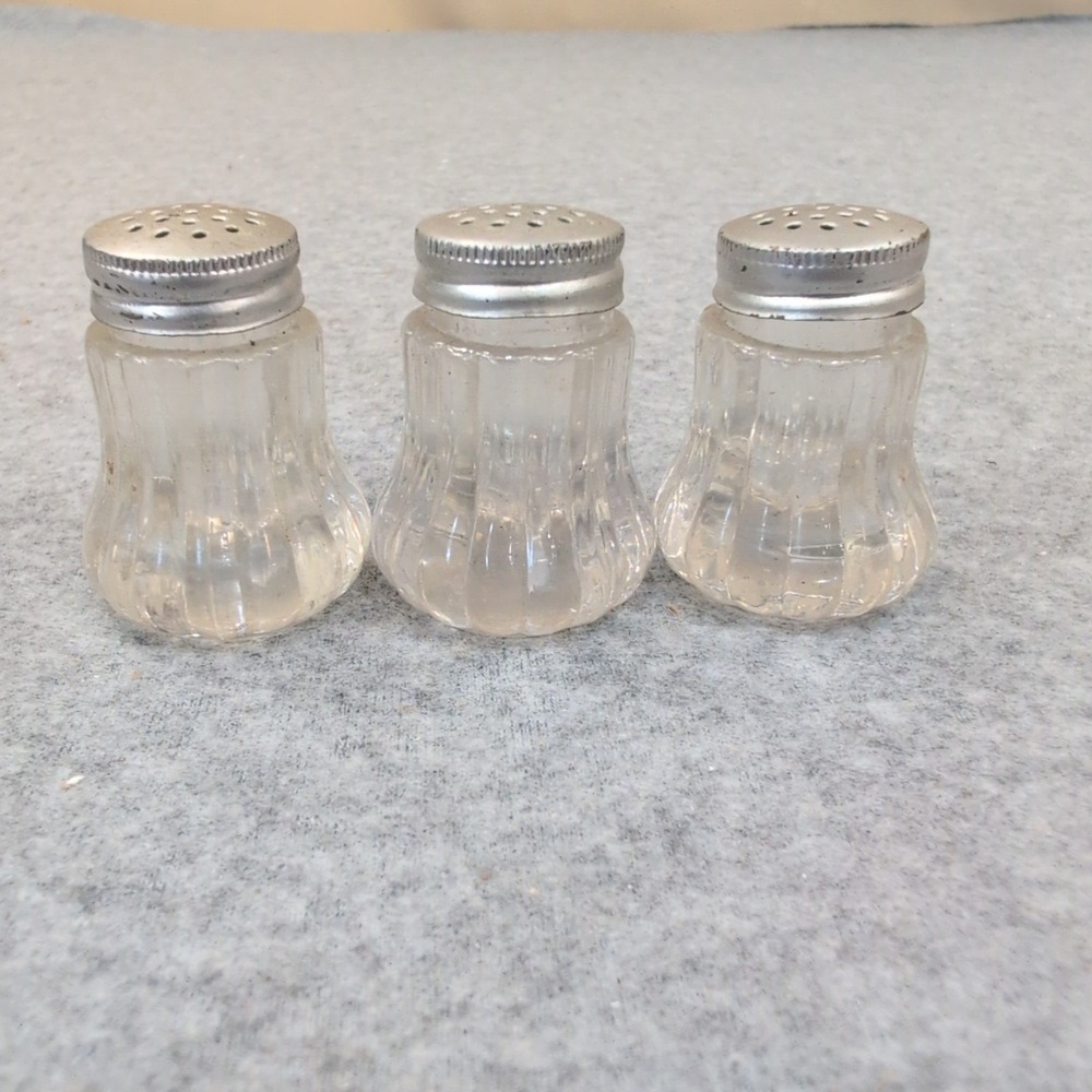 Set of 3 Miniature Salt and Pepper Shakers Clear Plastic Ribbed Silver Lids - Picture 1 of 3